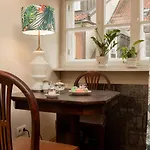 Atmospheric Next To Old Town Square By Renters