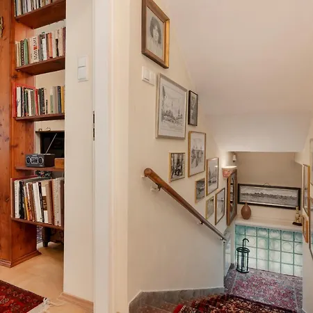 Atmospheric Next To Old Town Square By Renters Apartamento