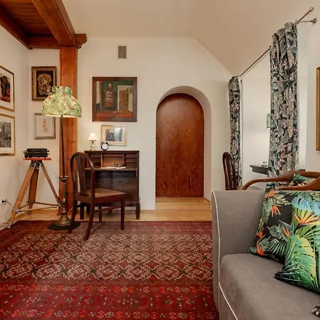 Atmospheric Next To Old Town Square By Renters Apartamento *