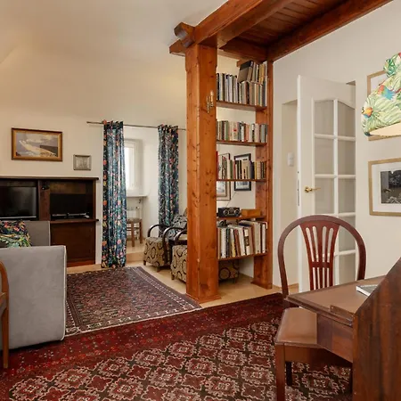 Atmospheric Next To Old Town Square By Renters * Varsavia