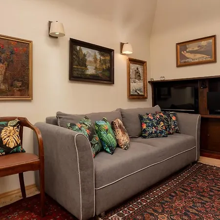 Atmospheric Next To Old Town Square By Renters