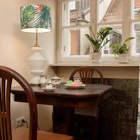 Atmospheric Next To Old Town Square By Renters