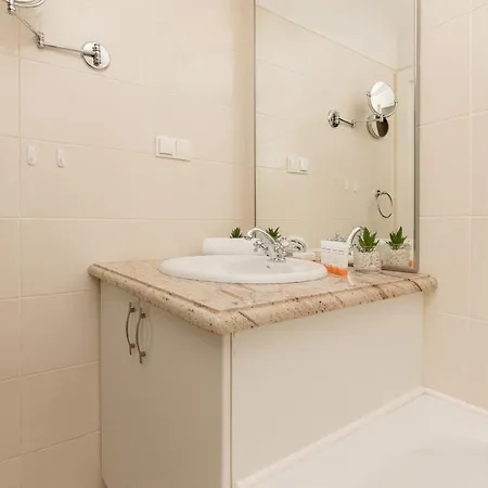 Atmospheric Next To Old Town Square By Renters Apartament *