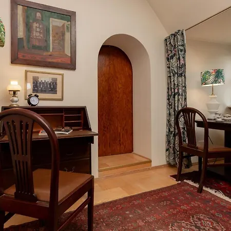 Atmospheric Next To Old Town Square By Renters